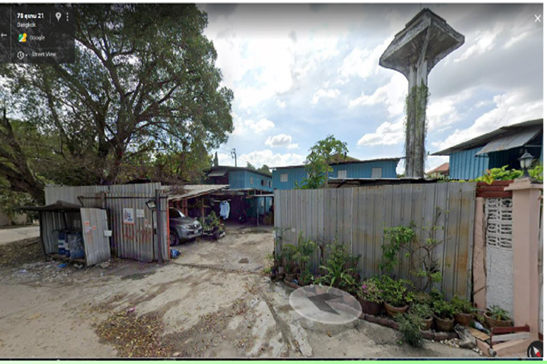 ภาพที่ 4 พื้นที่สาธารณะของชุมชน แสดงถึงการนำไปสร้างเป็นที่พักคนงานของบริษัท สร้างความเดือดร้อนให้สมาชิกหมู่บ้านและทำให้เกิดความกลัว เนื่องจากแรงงานส่วนใหญ่เป็นต่างด้าว